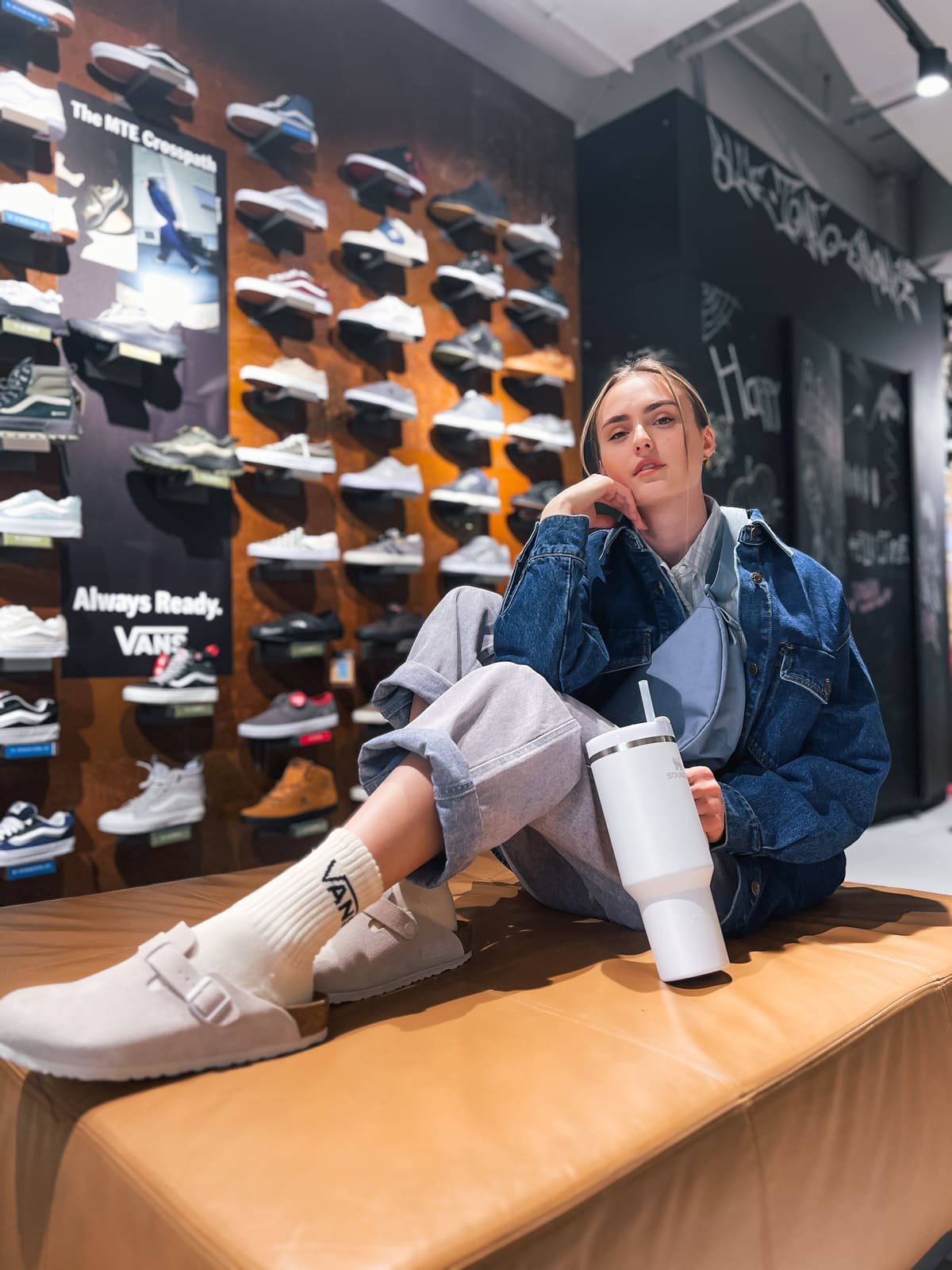 Lifestyle Streetwear-Shooting im Sneaker-Store
