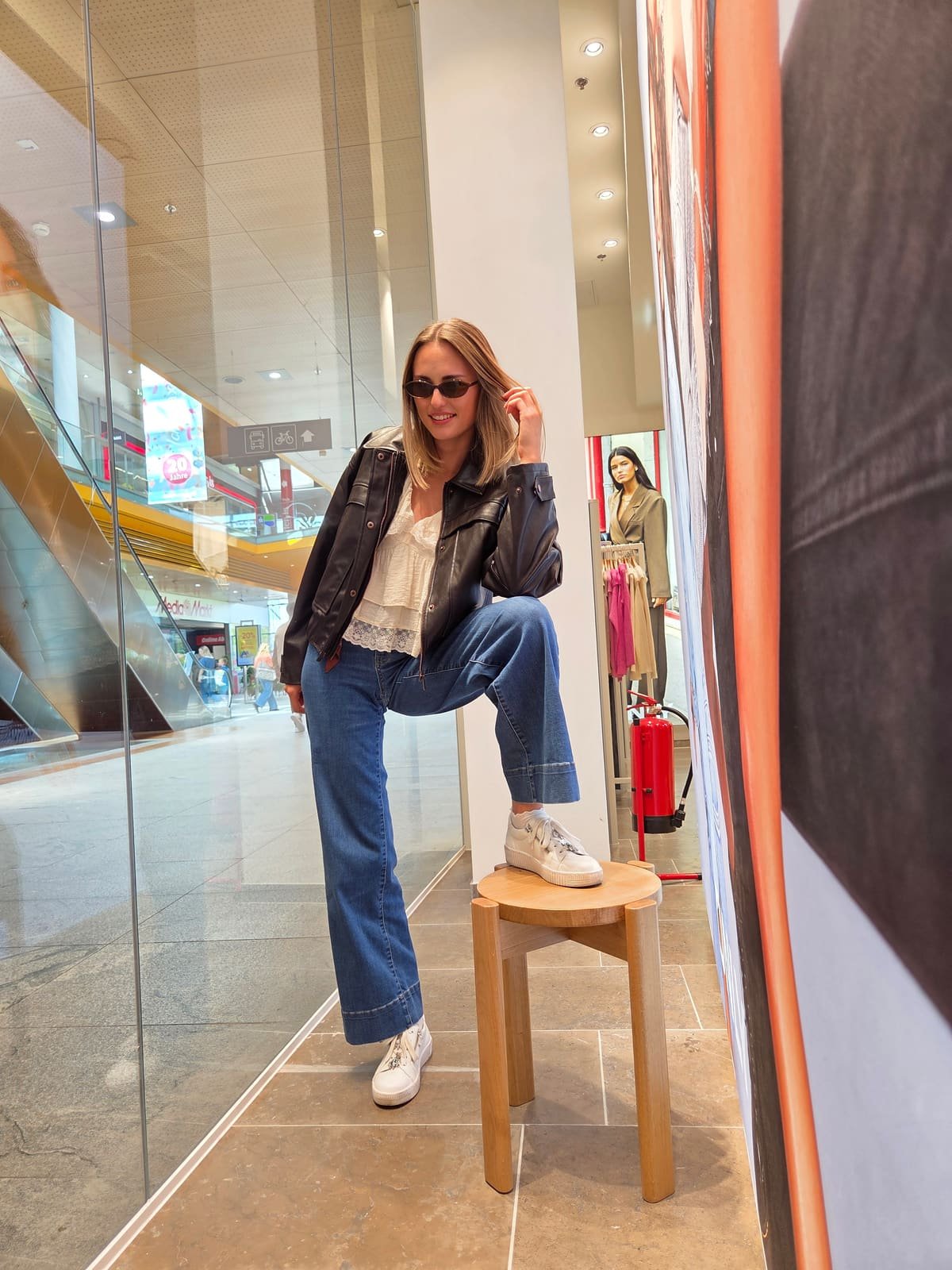 Commercial Lifestyle — Streetstyle-Look im Einkaufszentrum